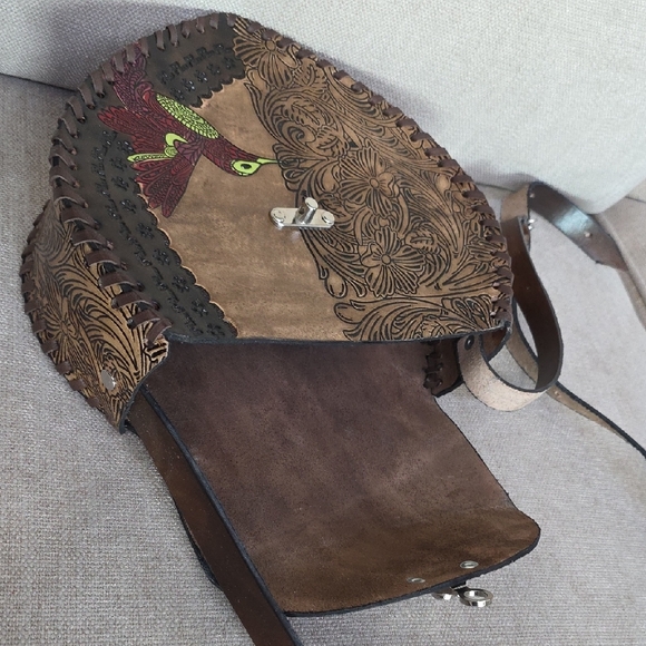 Artisan Heart-Shaped Crossbody Bag with Floral and Bird Design - Picture 8 of 8